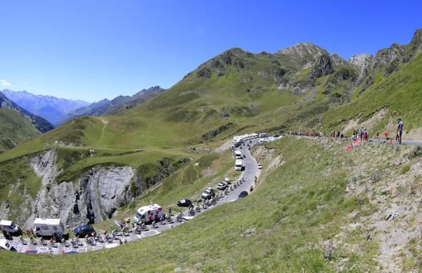 The long and windy road up the Col du Tourmalet