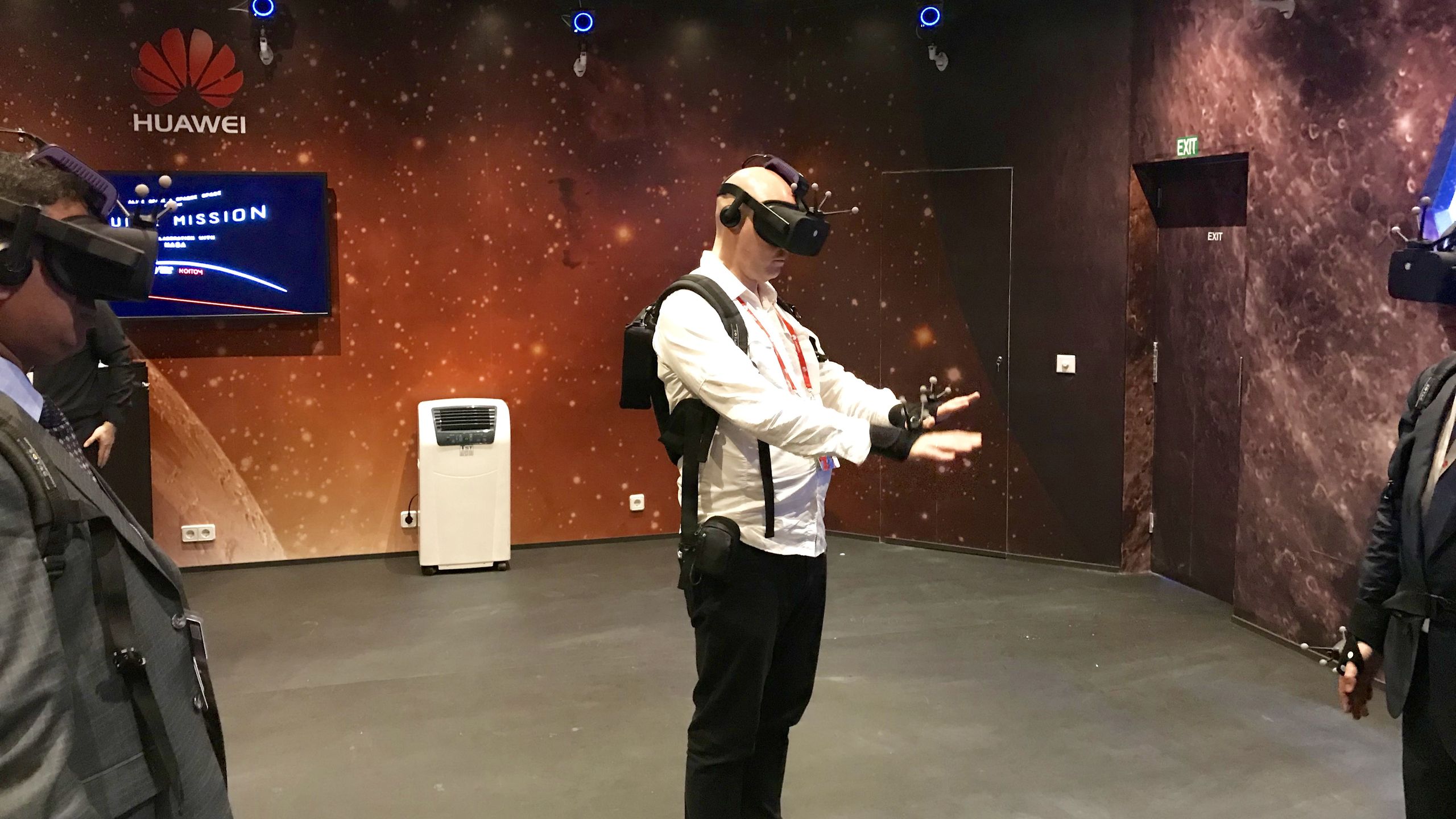 Project Alice lets you walk on the moon in a motion-tracked VR headset ...