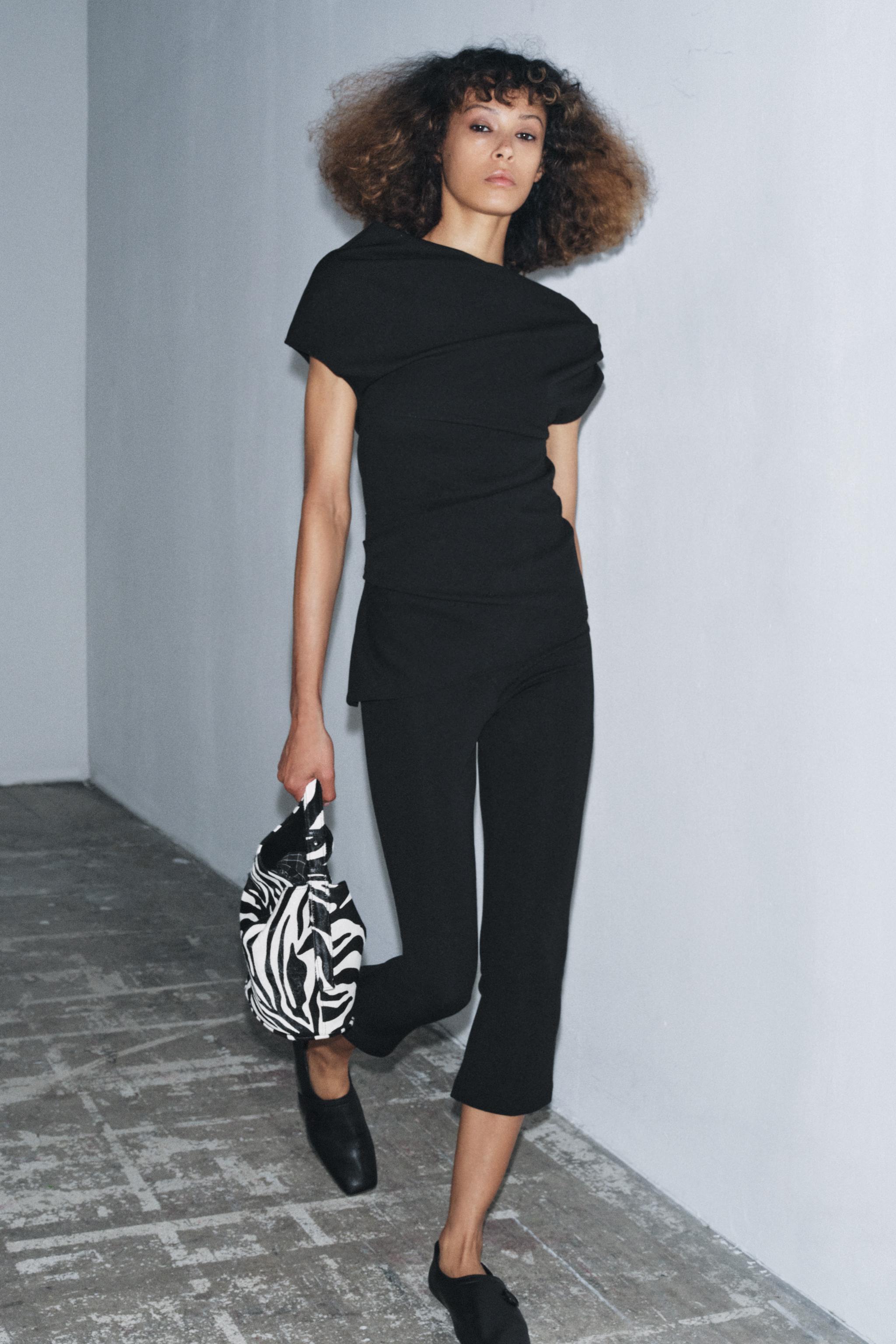 Crepe Capri Trousers With Vent