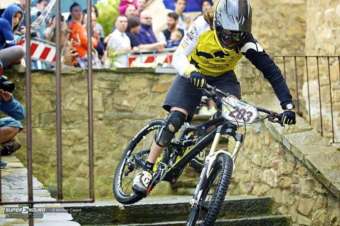 Anne Caroline Chausson (Ibis) won the prologue stage. She (Ibis) not only dominated the women's competition, but placed 67th in the men&rsquo;s field!. Unfortunatelly a big crash on PS1 on Sunday forced her to quit the race.