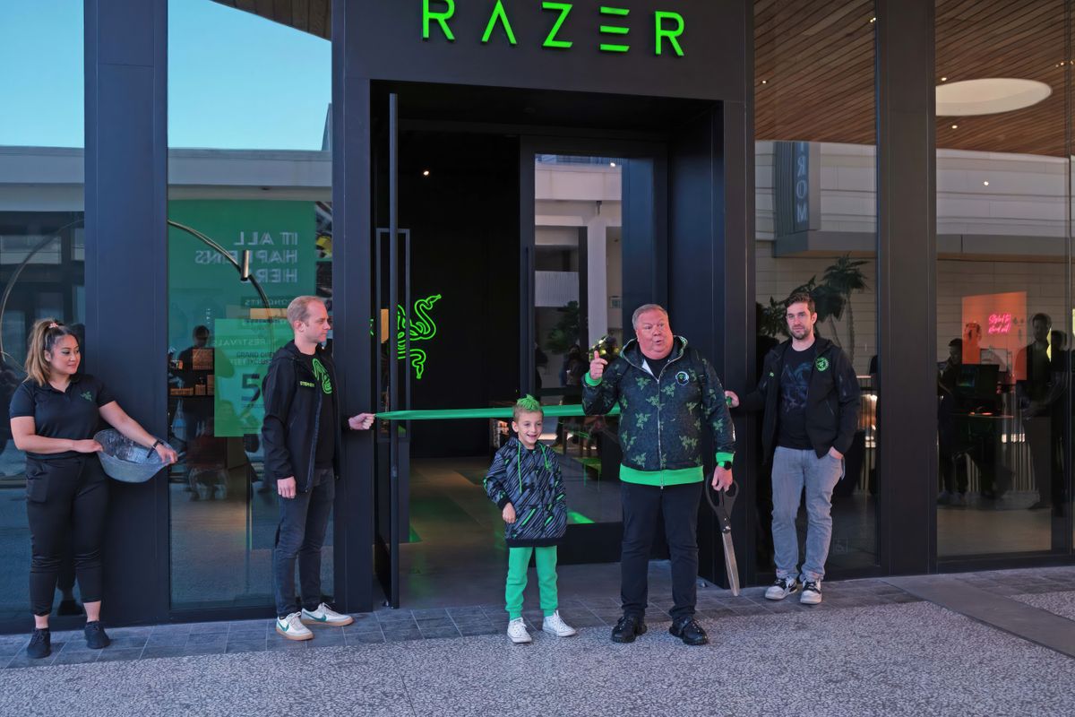 Razer's new physical store in LA picks up where Microsoft left off ...