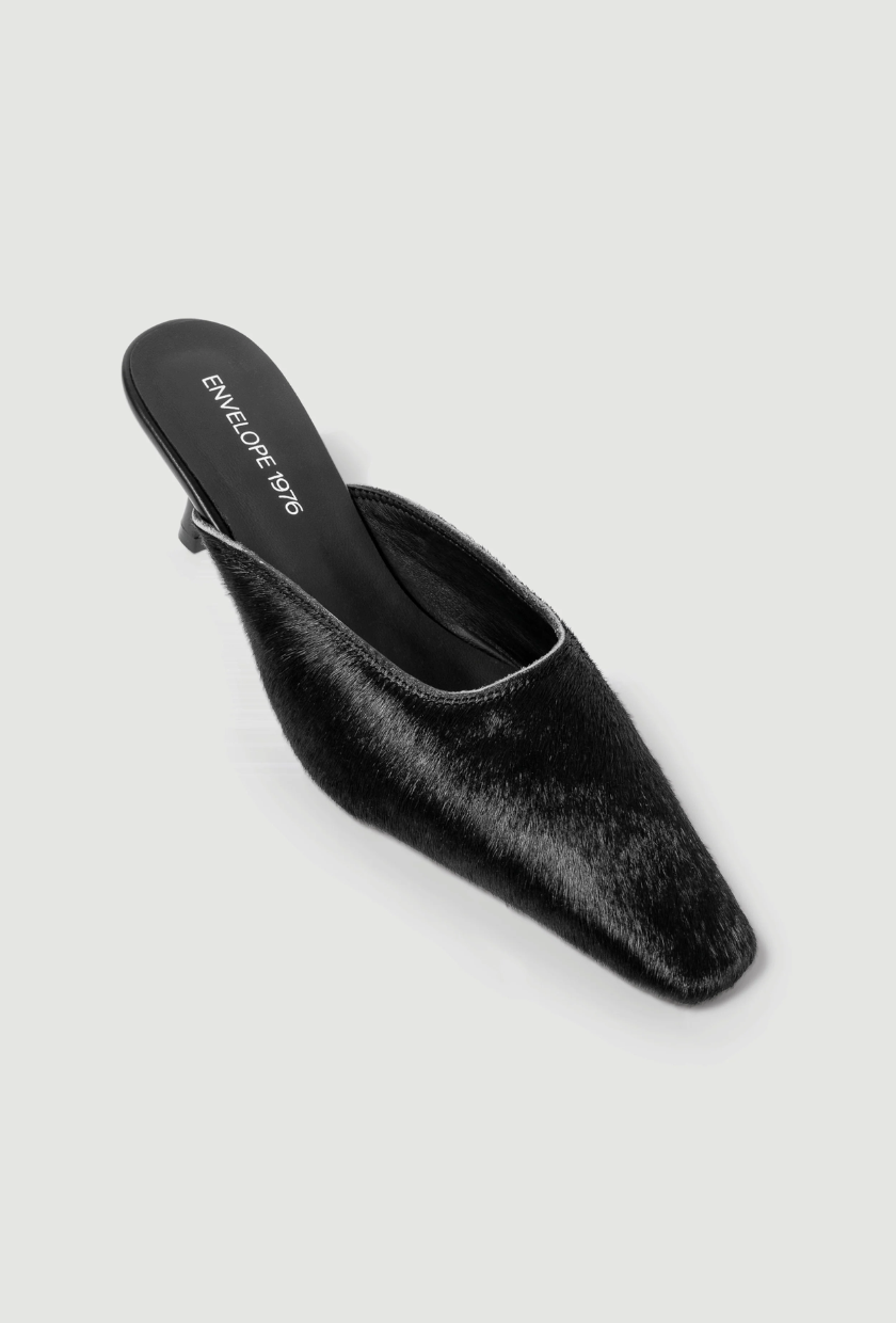 An image of Envelope 1976 kitten heels.