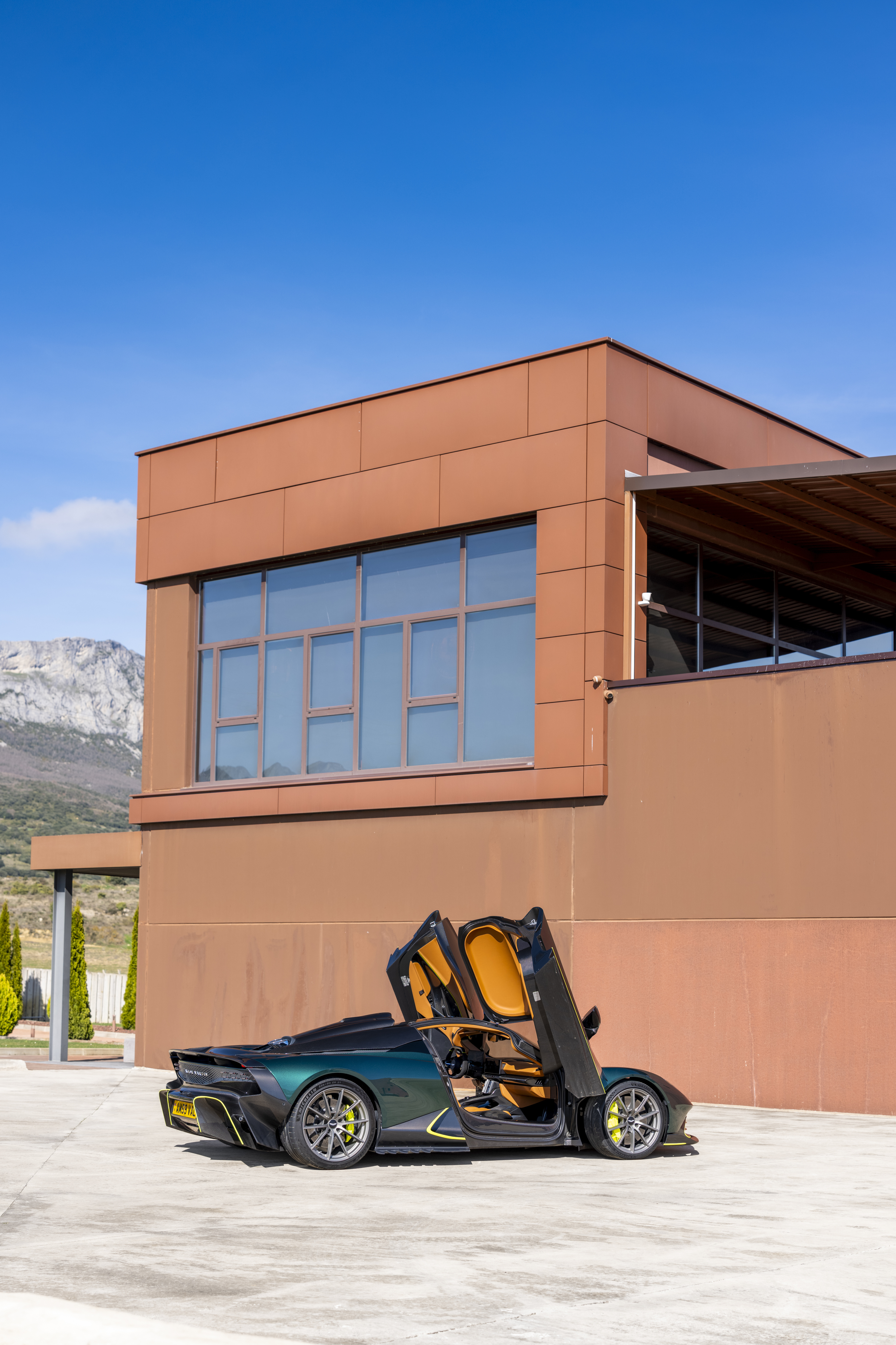 Aston Martin Valhalla