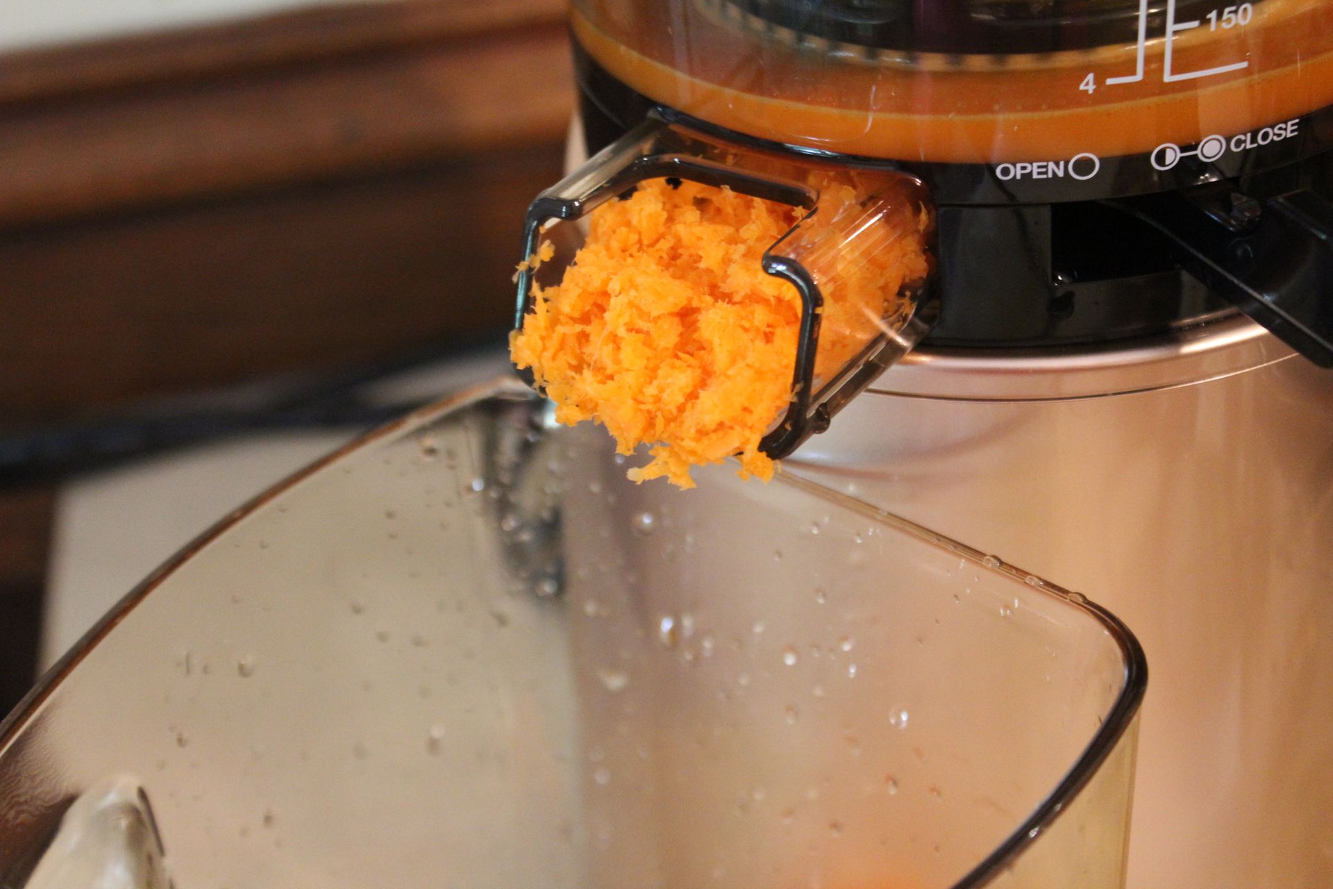 Hurom H-AA Slow Juicer