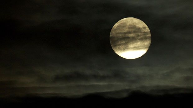 A full moon photographed in London 