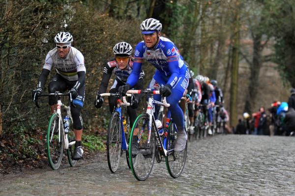Boonen and Hushovd at the head of the peloton