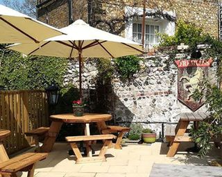 beer gardens open: The White Horse Inn