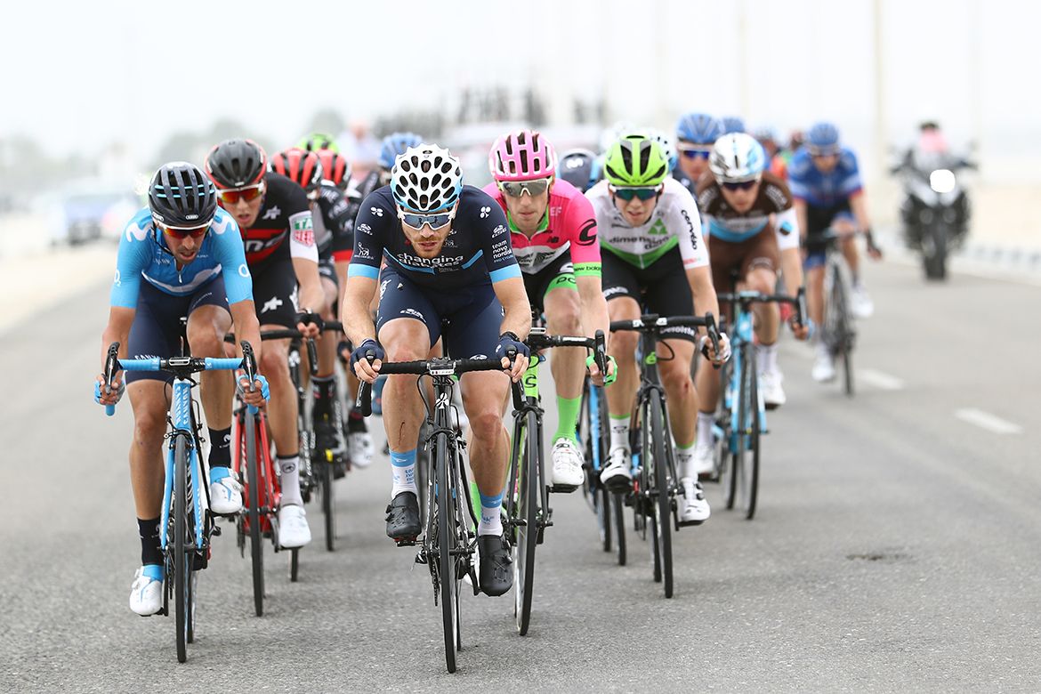 The bunch split into pieces in the crosswinds