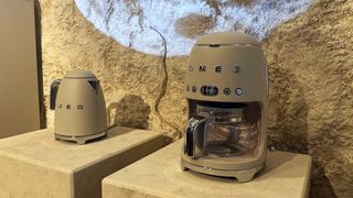 a photo of the smeg retro coffee maker photographed in the new colorway moonlight
