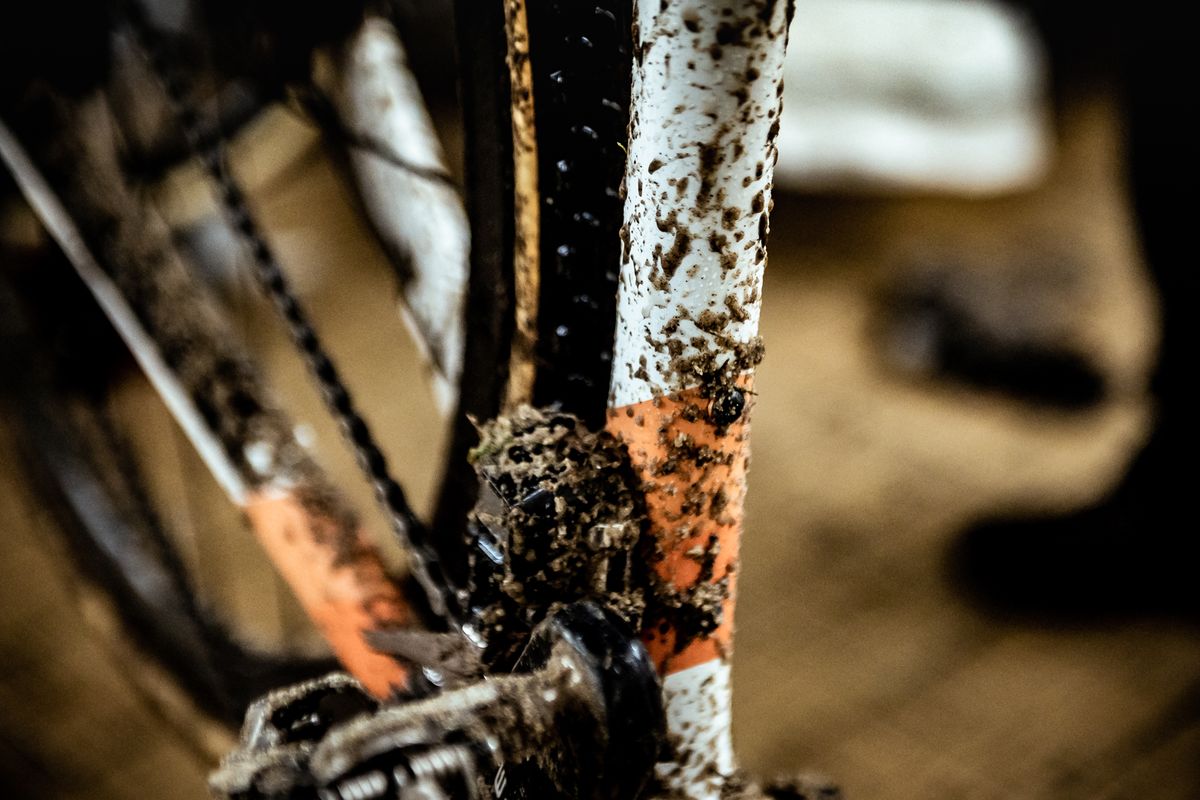 Ceylin del Carmen Alvarado's Canyon Inflite CF SLX cyclo cross bike