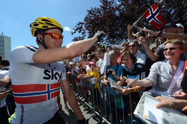 Edvald Boasson Hagen greets some Norwegian fans