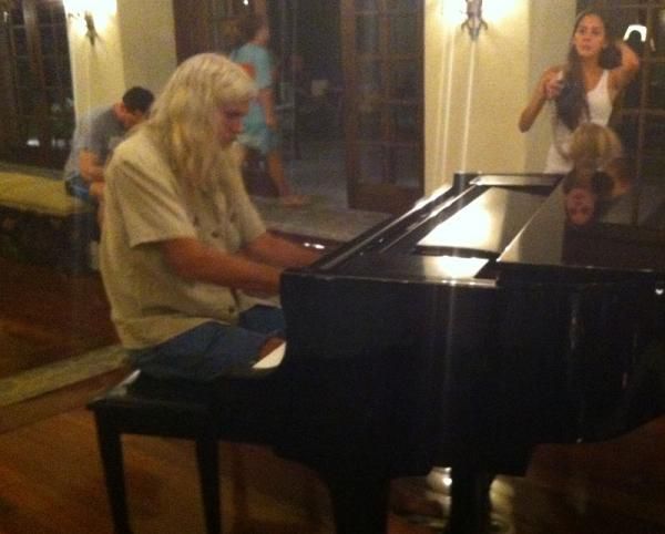 Hart Akerson, a long time La Ruta racer, wows those in the hotel lobby with his piano playing skills