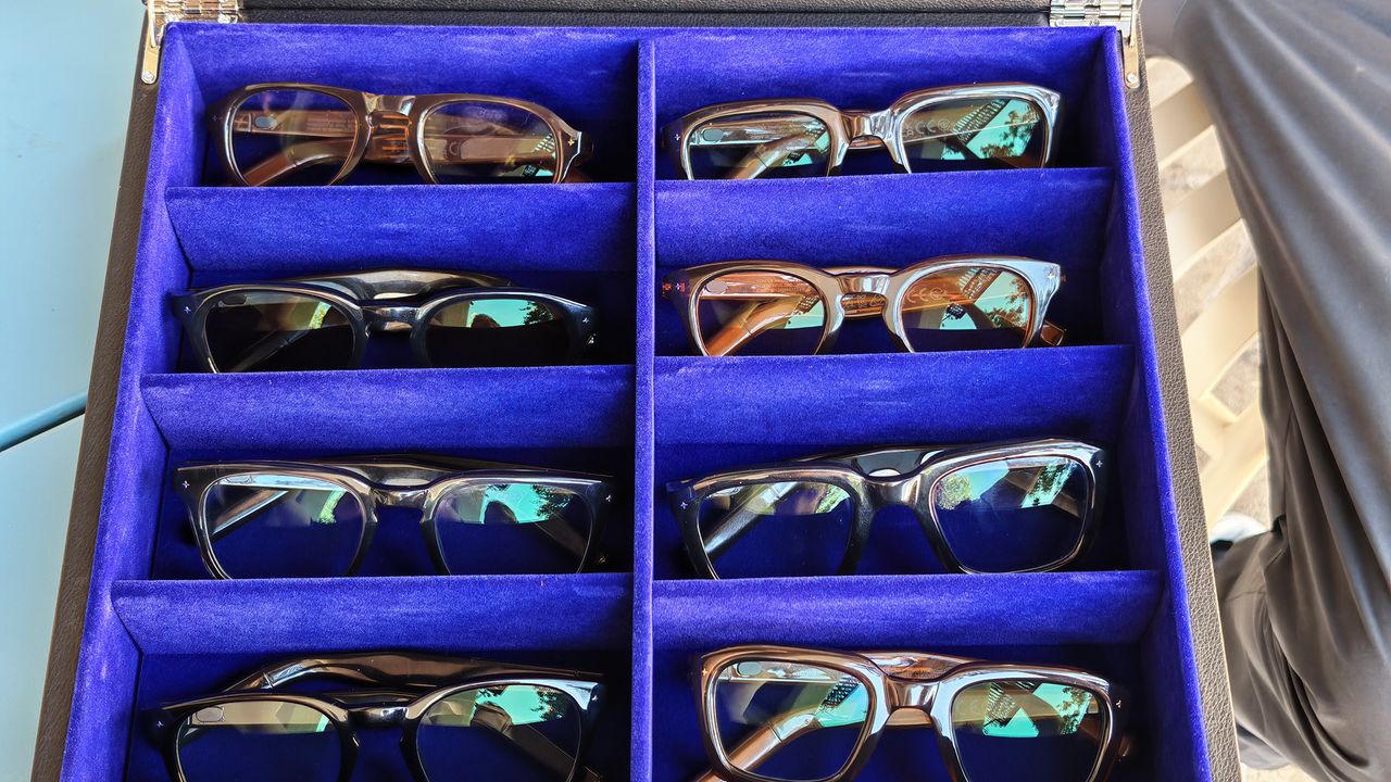 Different styles and colors of Vonder Intelligent Eyewear