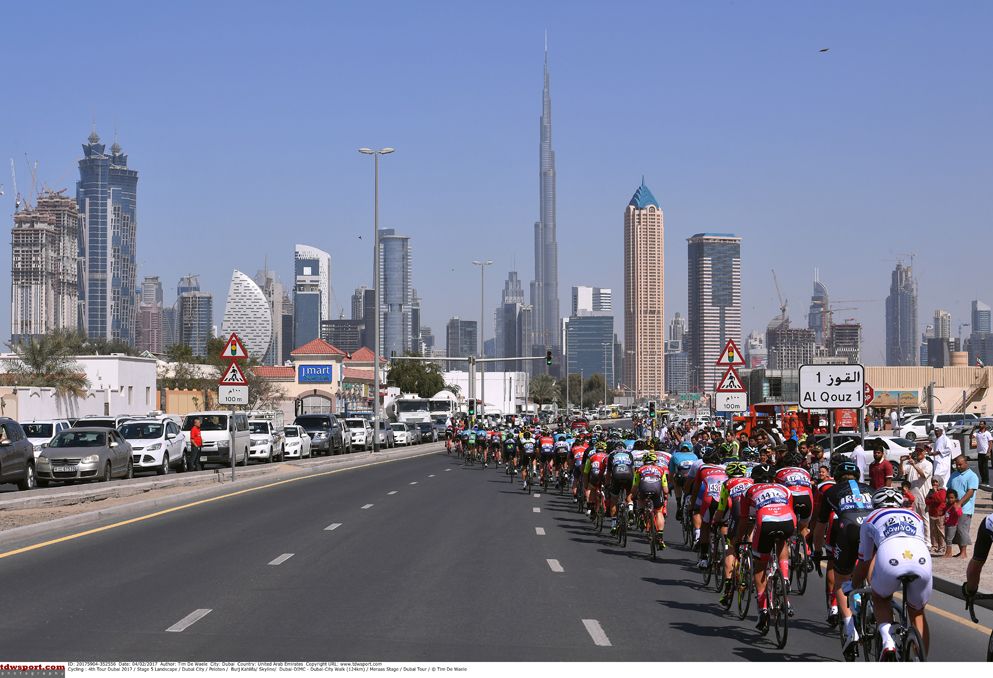 The peloton strung out on stage 5 of the Dubai Tour