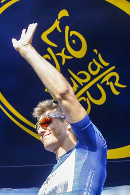 Marcel Kittel waves to the crowd at sign on