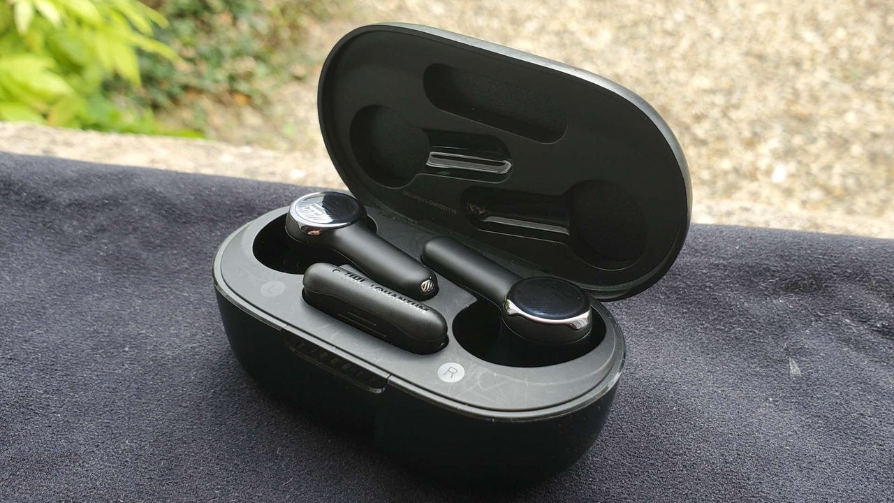 JBL Quantum TWS earbuds