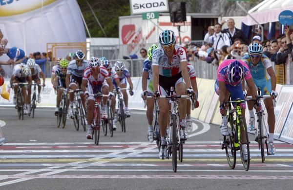 De Clercq gets it on the line