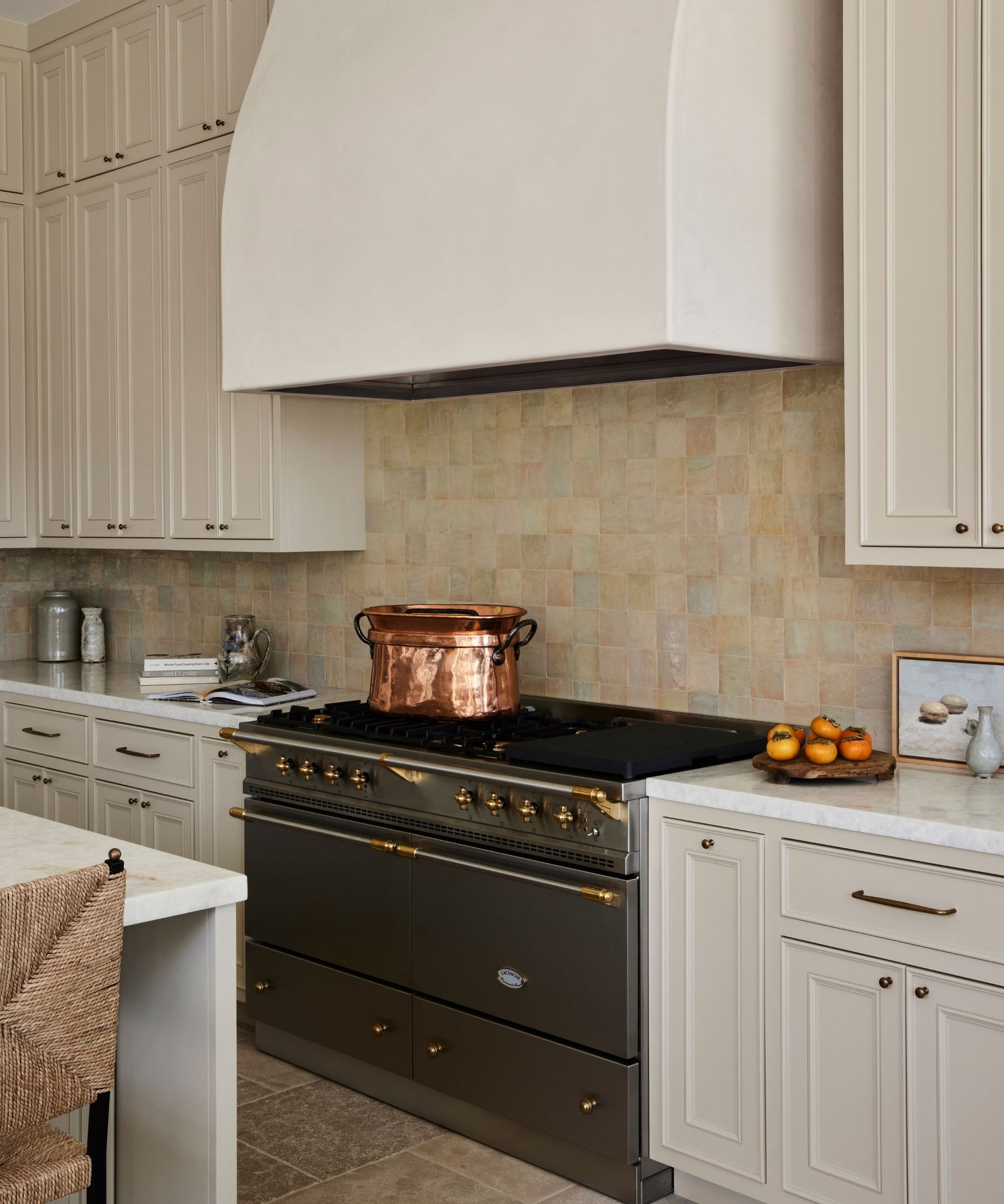 modern-farmhouse-kitchen-color-ideas-homes-and-gardens