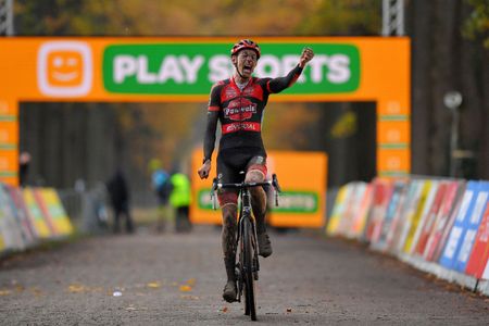 Michael Vanthourenhout wins the Telenet Superprestige Merksplas