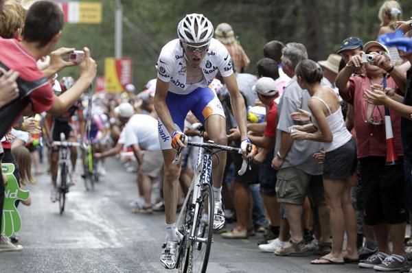 Robert Gesink (Rabobank) struggles to hold the leaders