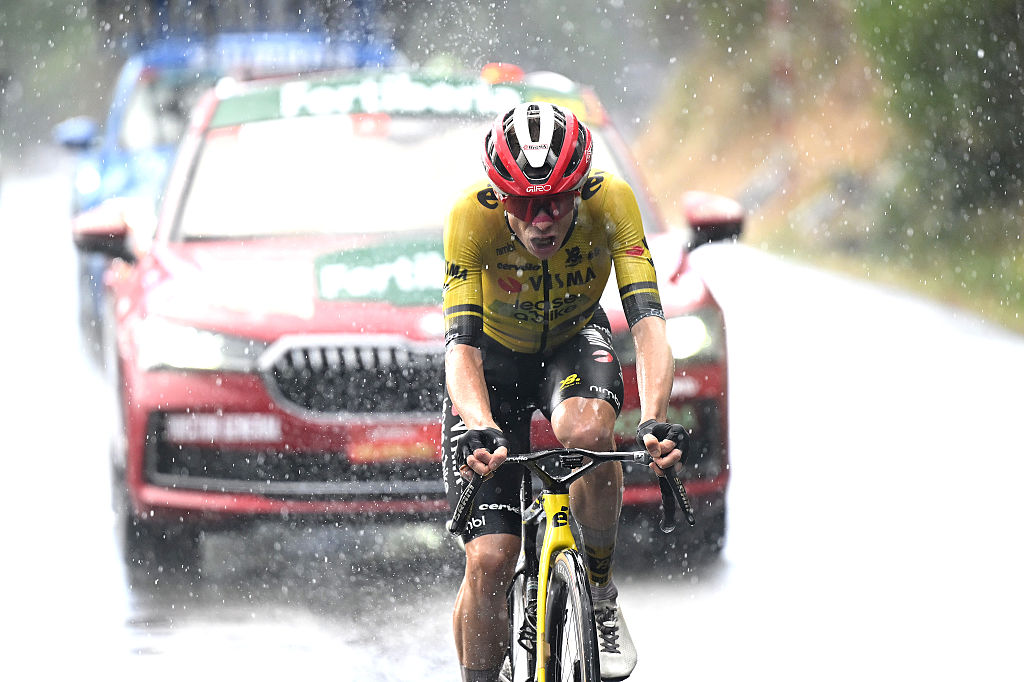 ALFARO, SPAIN - AUGUST 31: Jonas Vingegaard of Denmark and Team Visma | Lease a Bike competes in the breakaway during the La Vuelta - 80th Tour of Spain 2025, Stage 9 a 195.5km stage from Alfaro to Estacion de Esqui de Valdezcaray 1541m / #UCIWT / on August 31, 2025 in Alfaro, Spain. (Photo by Dario Belingheri/Getty Images)