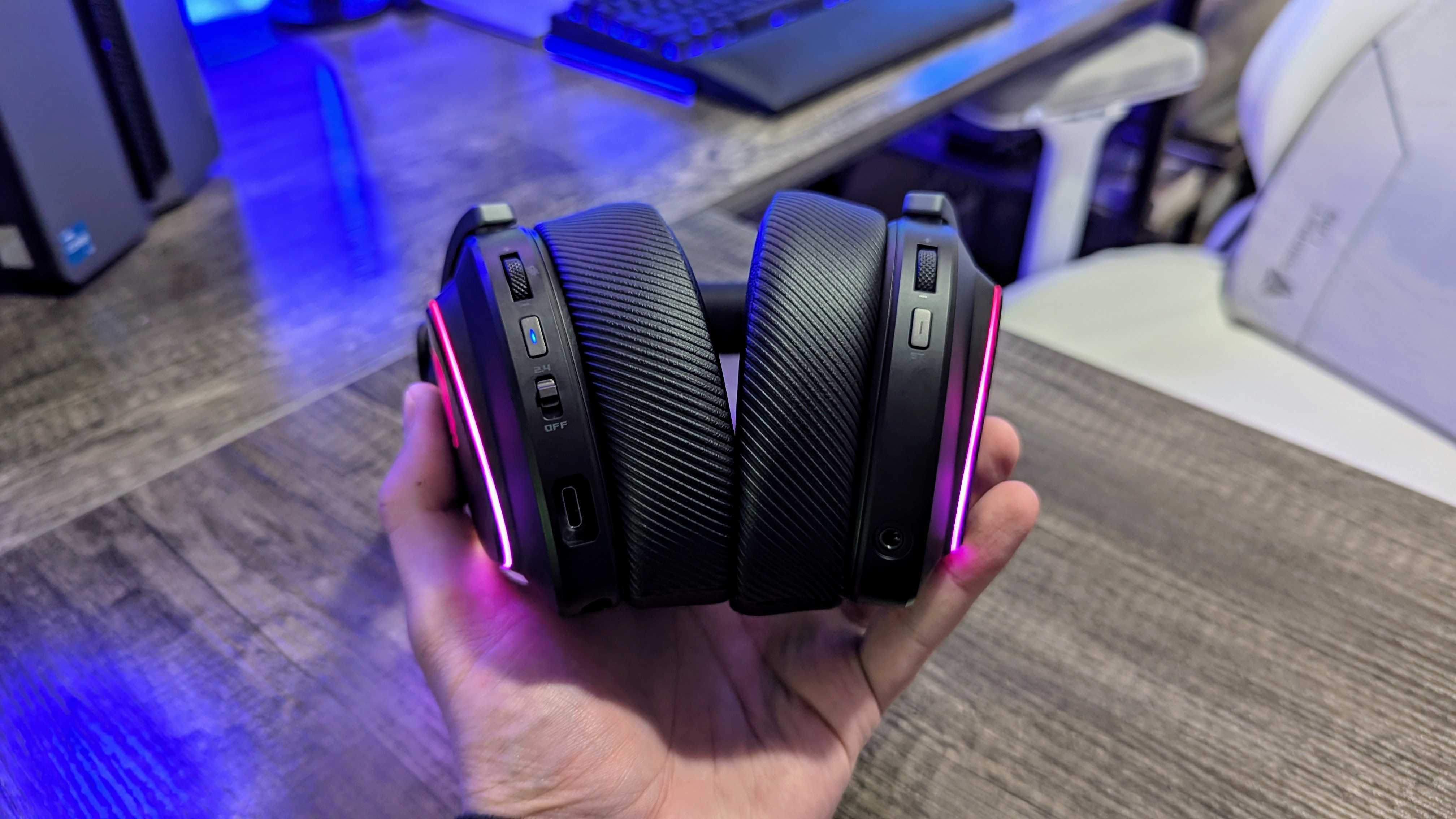 Image of the ASUS ROG Delta II wireless PC gaming headset.