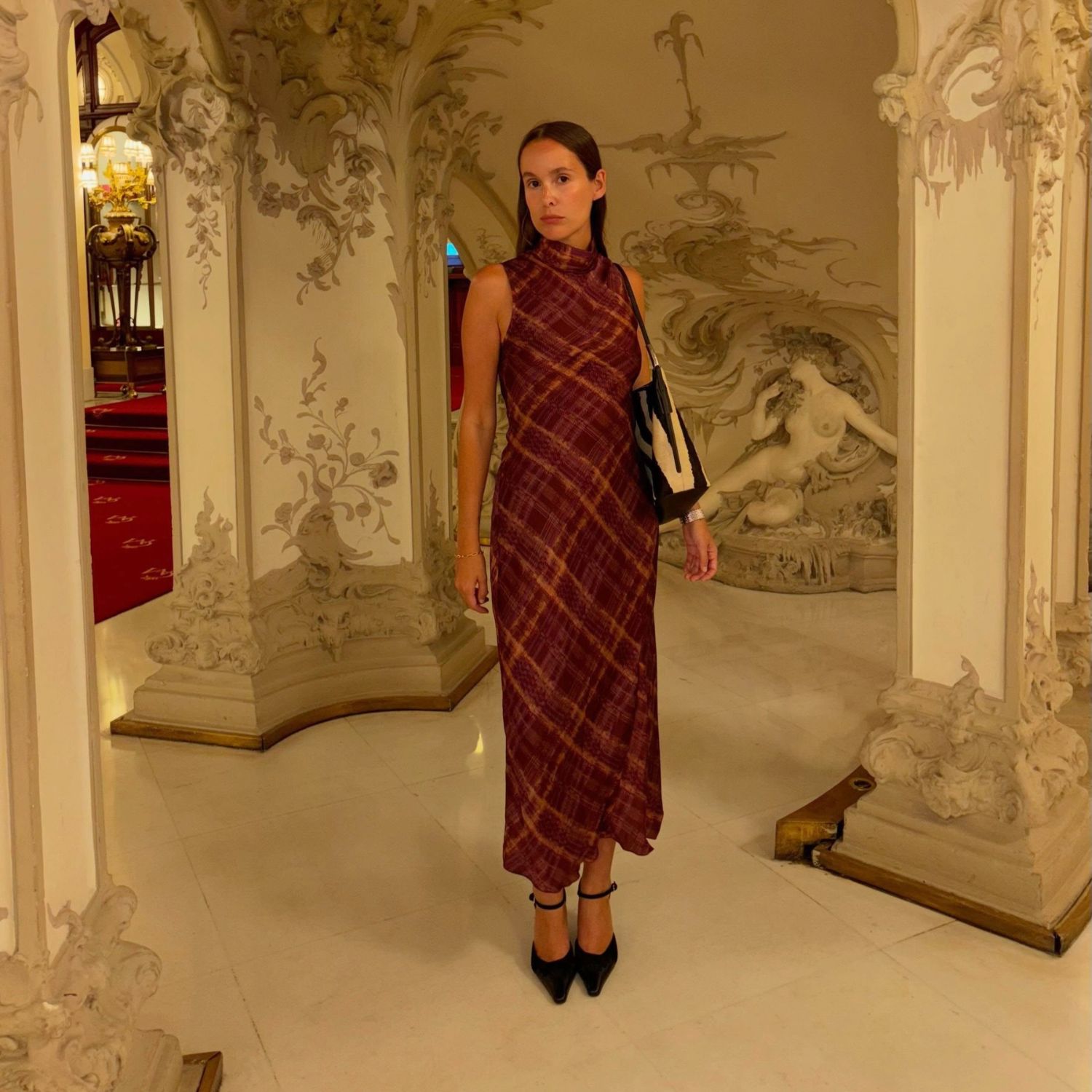 @helenacuesta wearing a fall dress trend