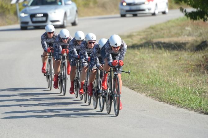 Specialized-lululemon on their way to gold at Worlds