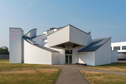 Paris, France. New Contemporary Arts Museum Building the Fondation Louis  Vuitton, in Bois de Boulogne Parks, (Credit Architect: Fred Gehry),  Tourists Outside, designer label, UNUSUAL PARIS, glass building france  Stock Photo 