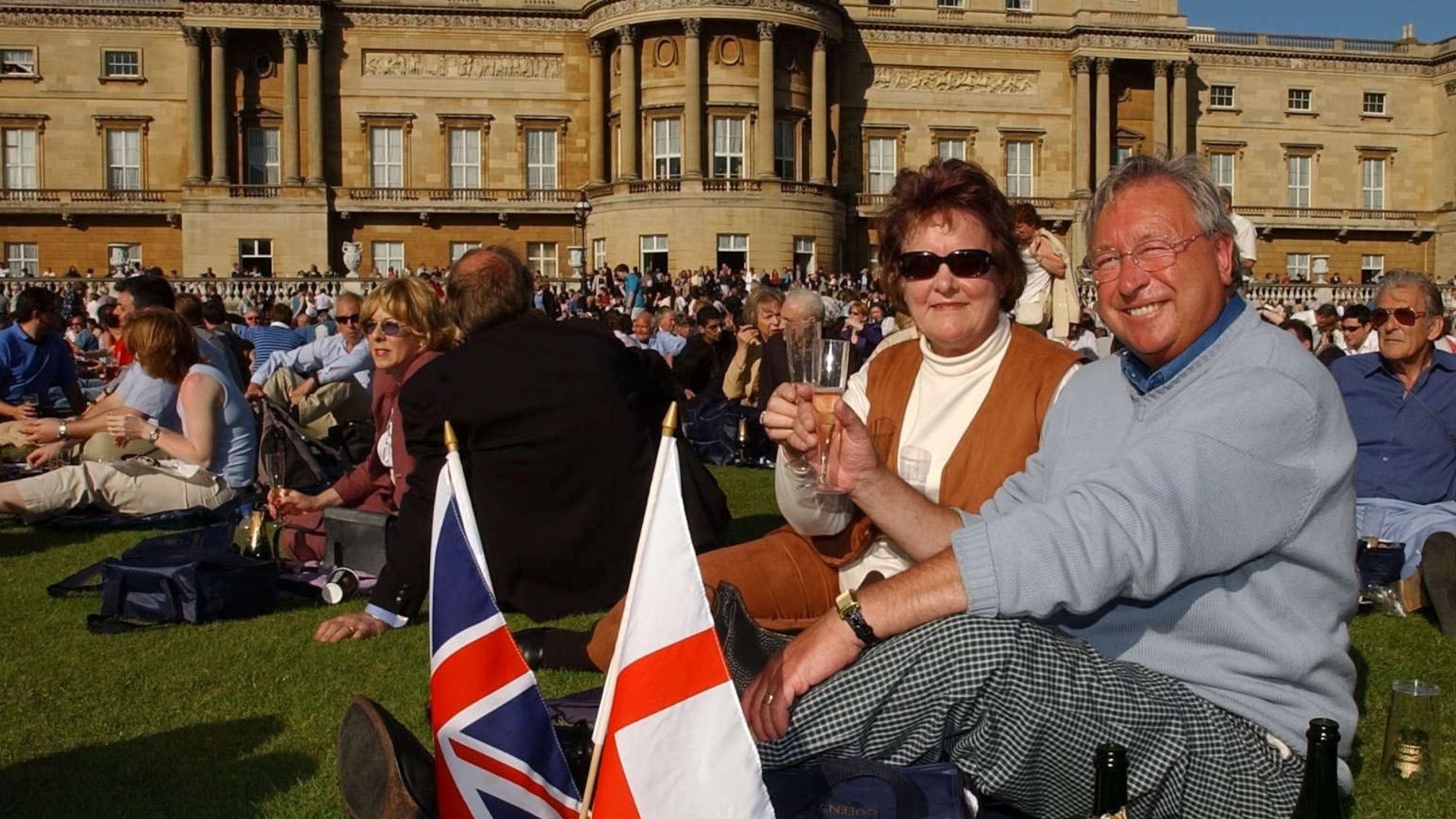 Members of the public picnicking in the grounds of Buckingham Palace
