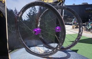 Chris King's new ARD44 FusionFiber carbon aero road wheels with its 2023 color option: 3D Violet