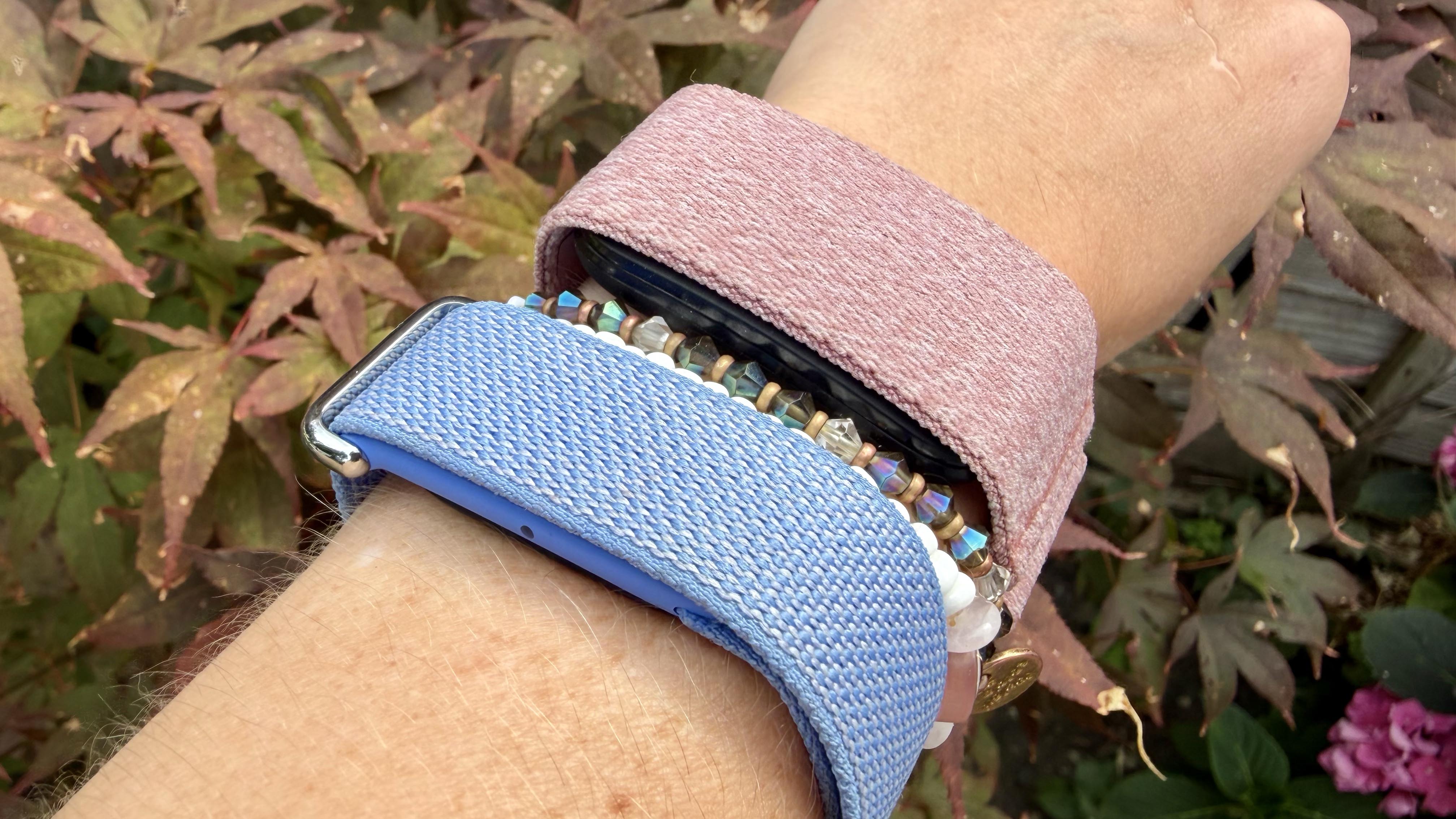 a photo of the Garmin Cirqa and the Fitbit air