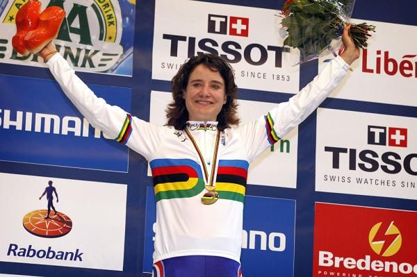 Marianne Vos celebrates her scratch race gold medal in Apeldoorn