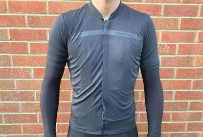 Tight cycling jersey hot sale