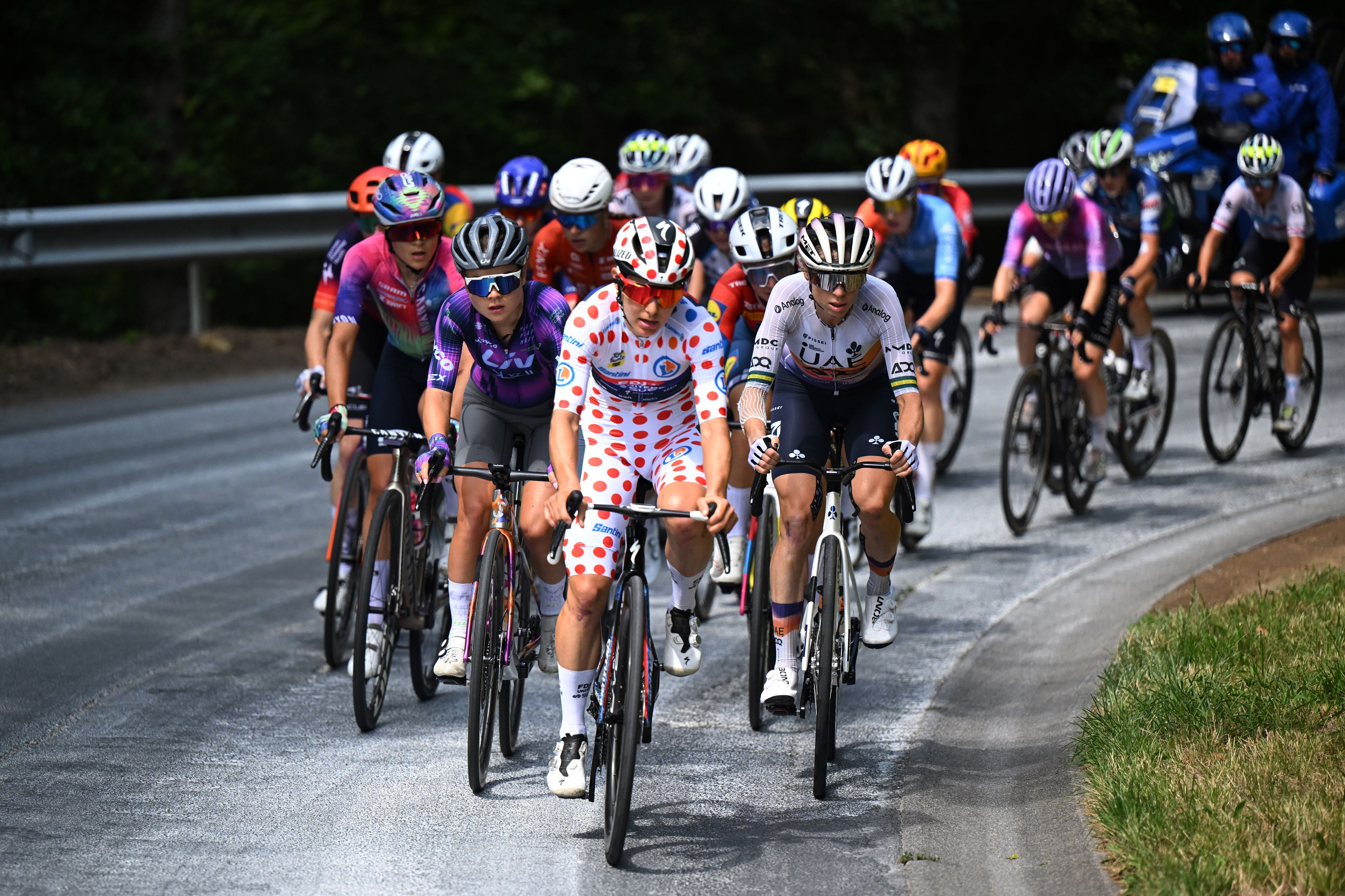 Break on stage 6 of Tour de France Femmes 2025