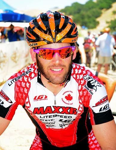 Geoff Kabush (Maxxis) leads both the