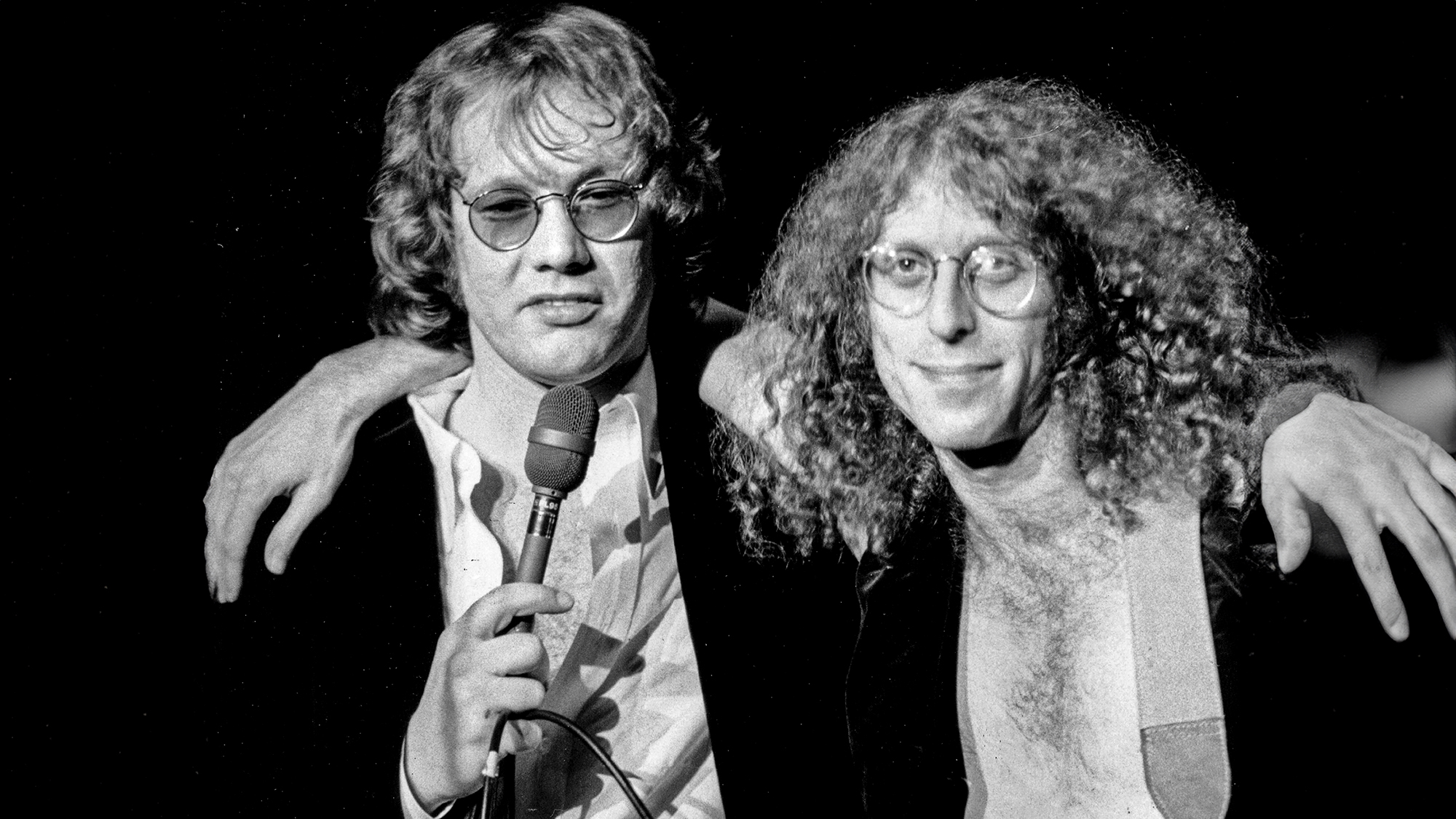 Musicians Warren Zevon (L) and Waddy Wachtel pose for a portrait in May 1978 in Los Angeles, California.