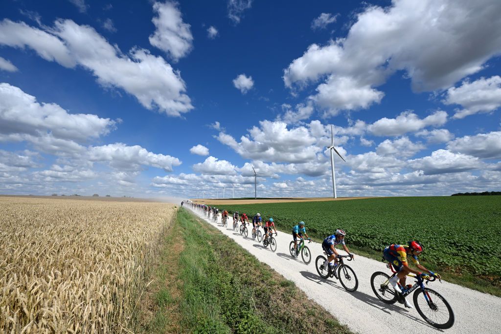 The peloton negotiating the thick gravel roads in Troyes on stage 9 at the Tour de France