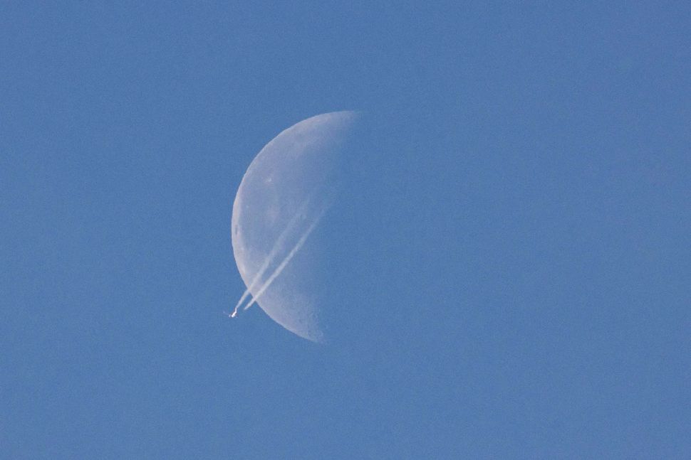 Why Can We Sometimes See The Moon In The Daytime Live Science