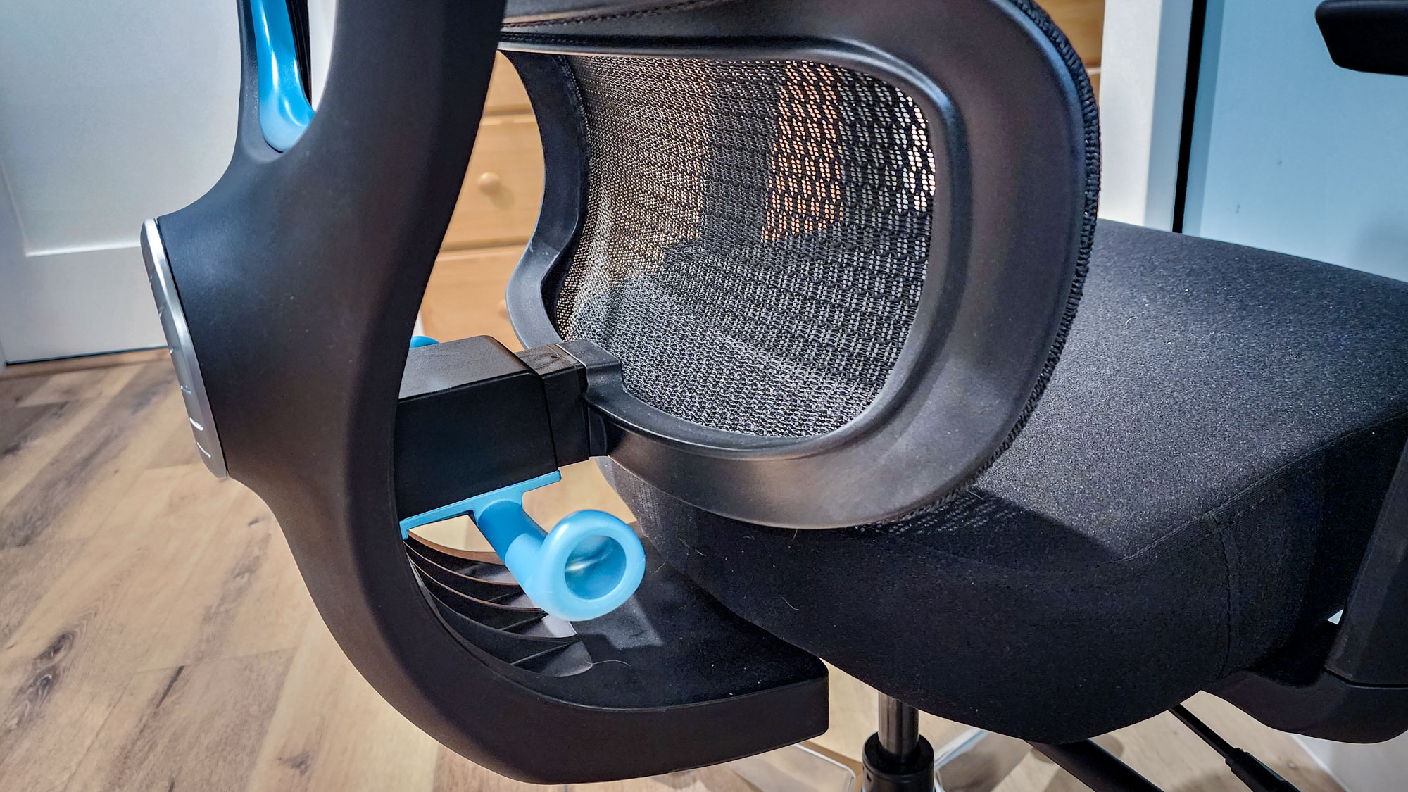 Eureka Axion gaming chair back rest lever