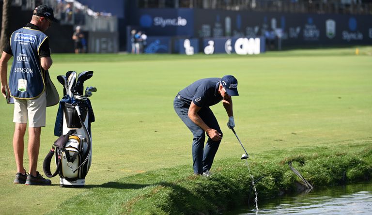 Stenson finds his ball in the water