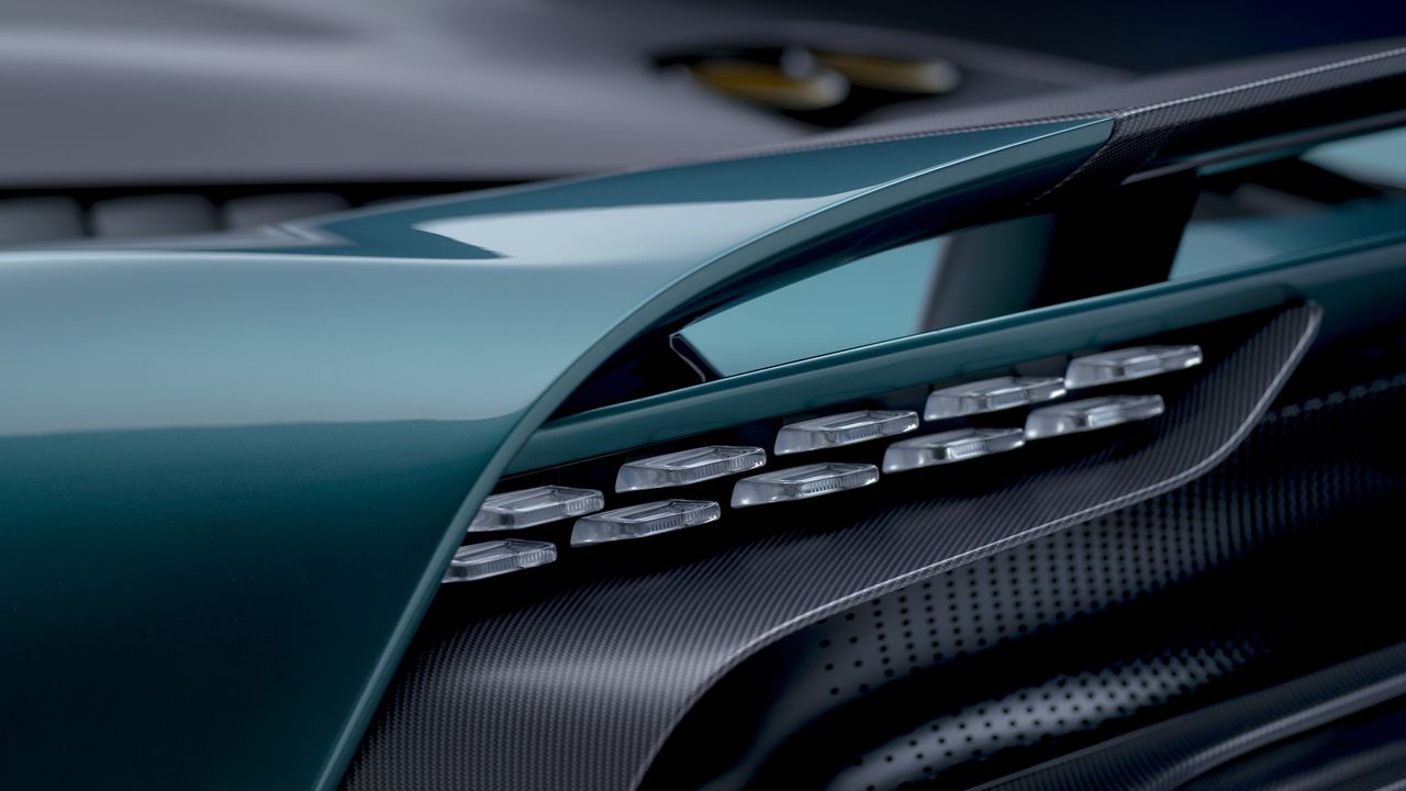 Aston Martin Valhalla