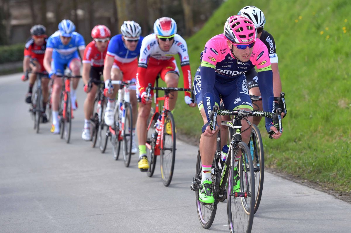 Sacha Modolo (Lampre Merida) leads the bunch