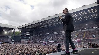 Yungblud sings Changes