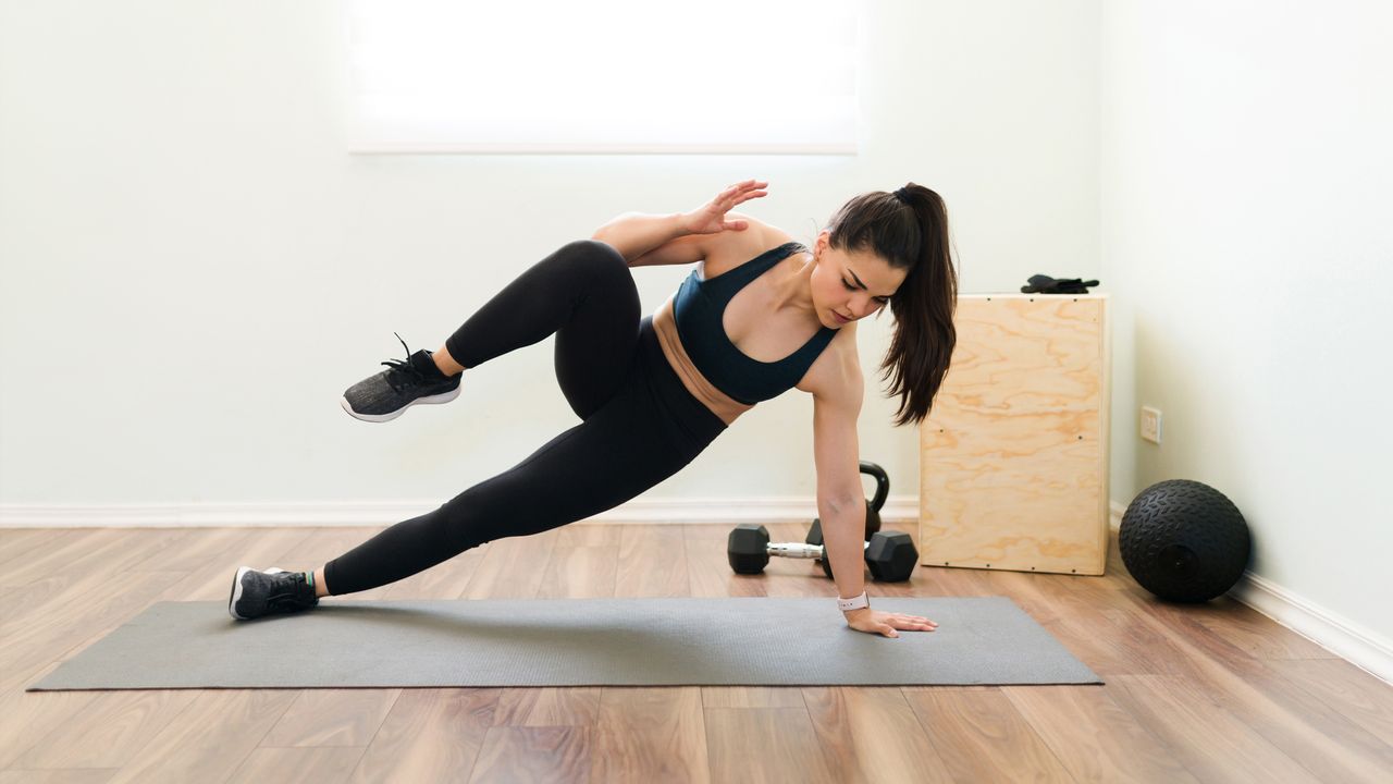 Woman doing a HIIT workout