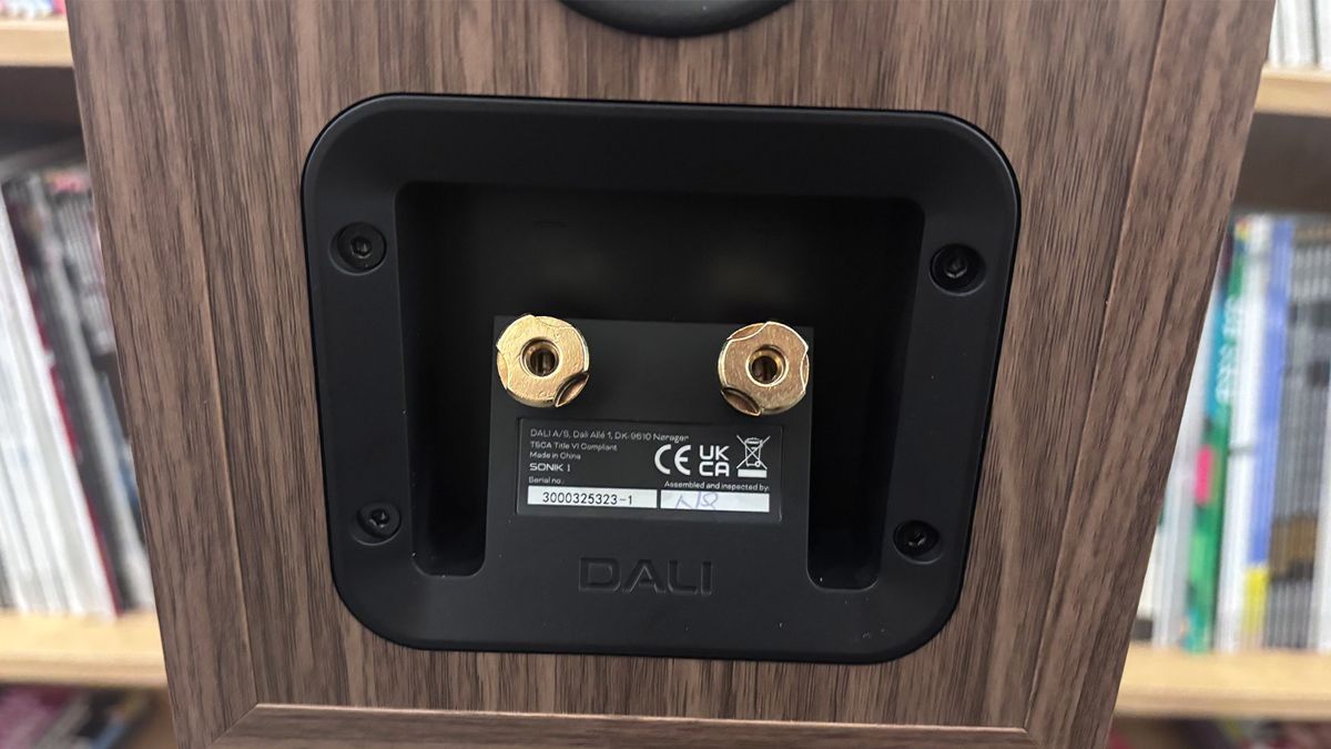 Dali Sonik 1 standmount speakers