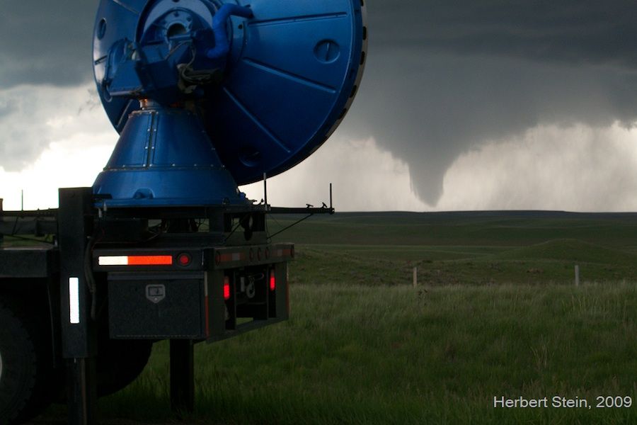 storm chasers, monitoring tornadoes