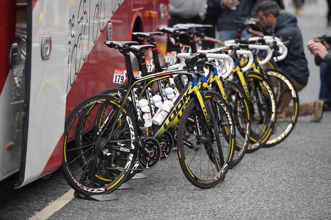 Cofidis has only the Look 695, adapting to various stages with tyres and pressures.