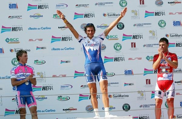 Filippo Pozzato (Katusha) tops the podium with Damiano Cunego (Lampre-NGC) and Luca Paolini (Acqua &amp; Sapone-Caff&egrave; Mokambo), l &amp; r.