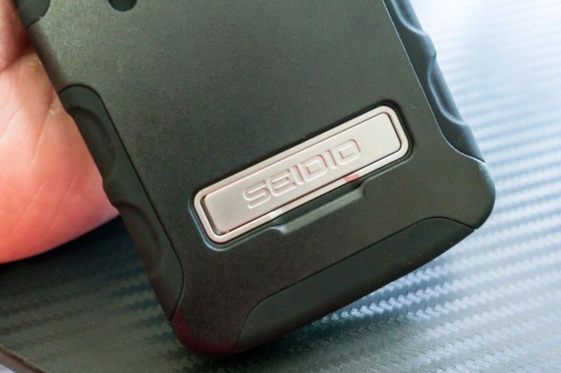 Seidio Convert with kickstand